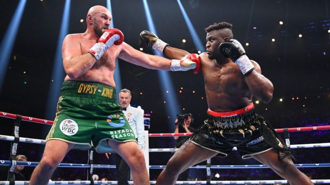 Tyson Fury survives knockdown, edges Francis Ngannou on points